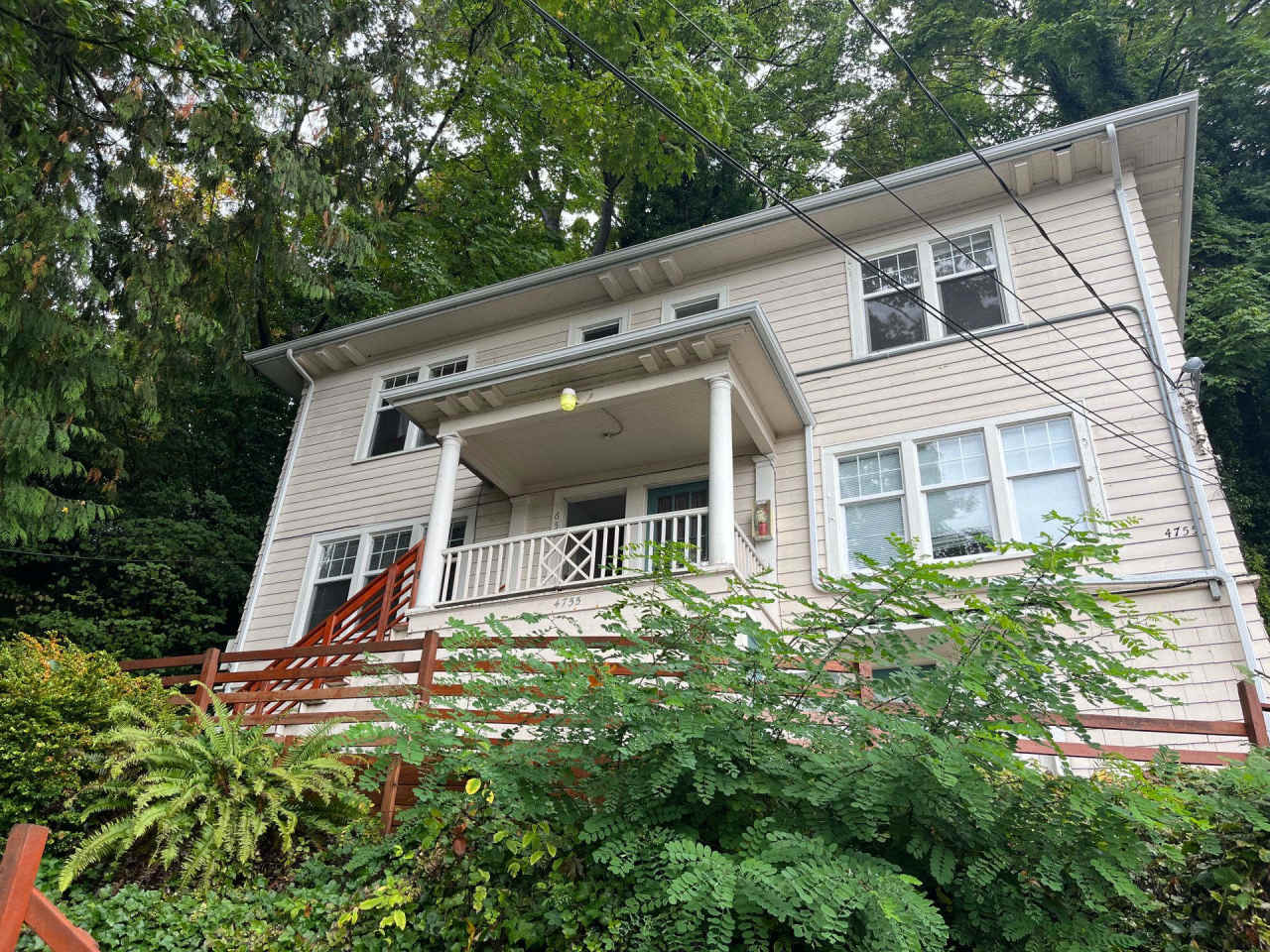Vintage 2x1 Available Now | Minutes from UW  U-Village