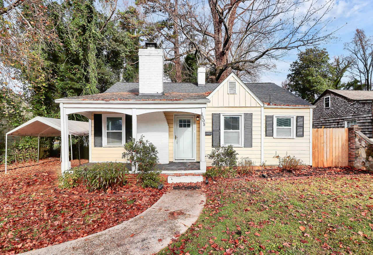 Cozy 2 Bedroom Home in Oakhurst!