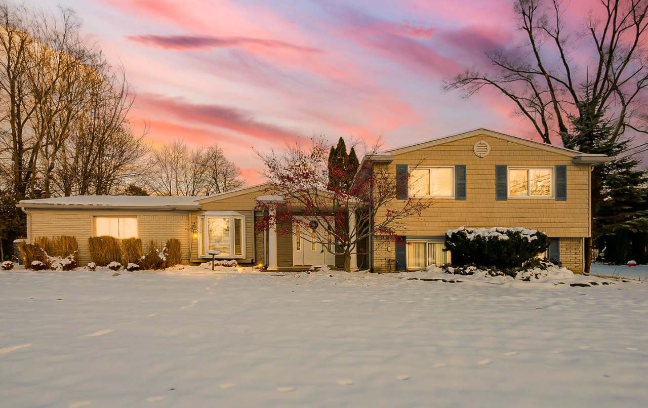 Elegant 4-Bedroom Home in Prime Troy Location with Pool Access and Modern Amenities