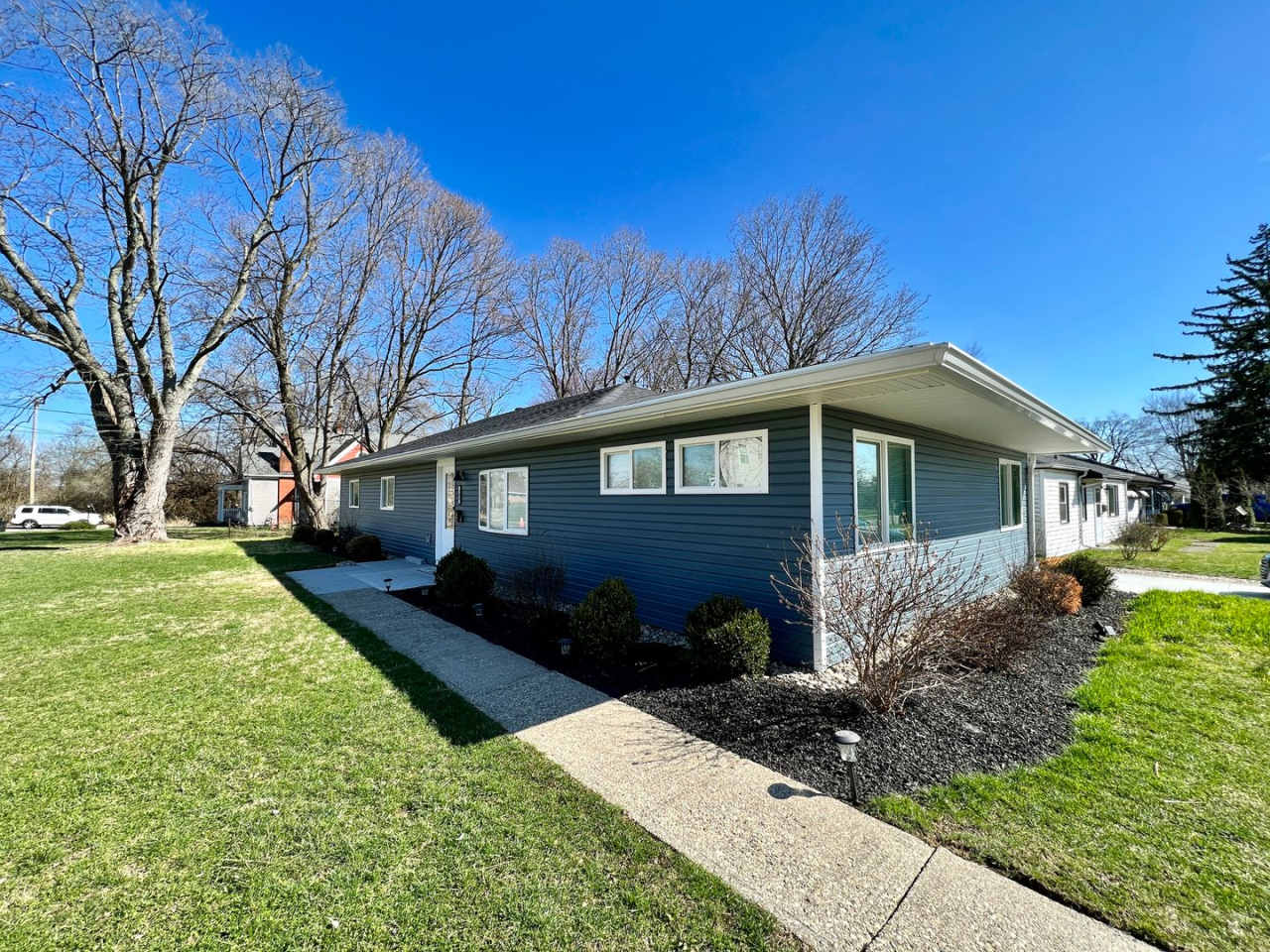 Quaint 4 Bedroom furnished Ranch Home in Mason Ohio