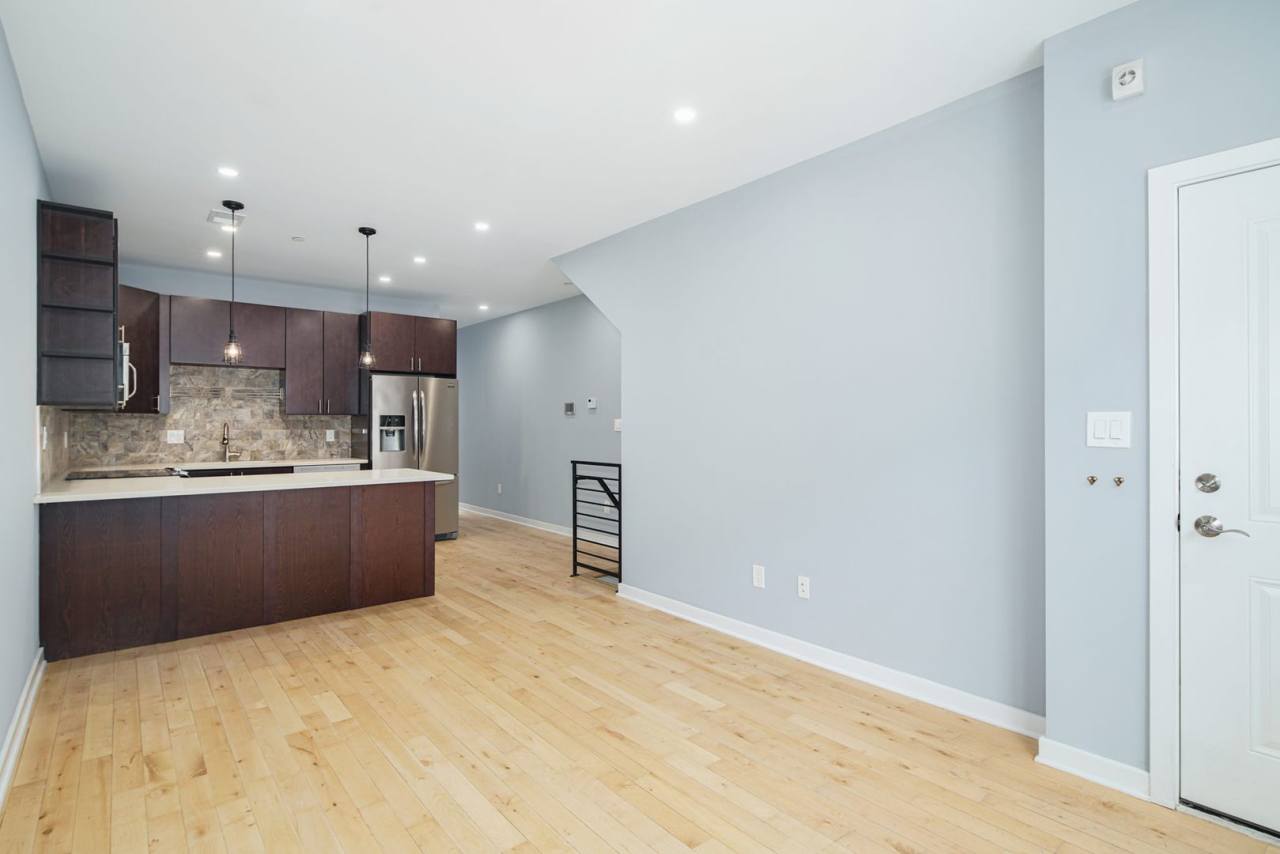 Modern 2 bed/ 2 bath home in Graduate Hospital - Prime Center City Living
