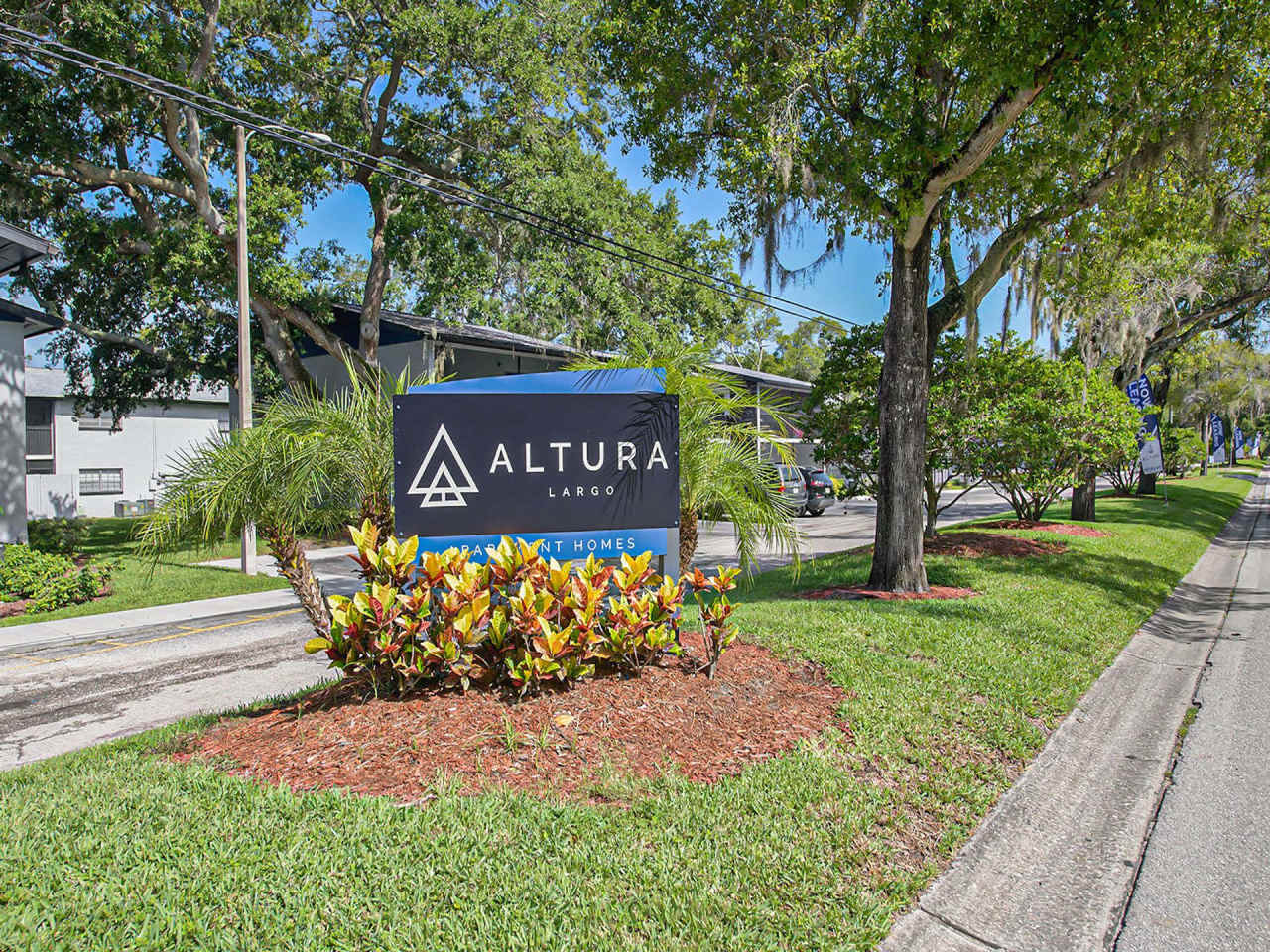 Altura Largo Apartments