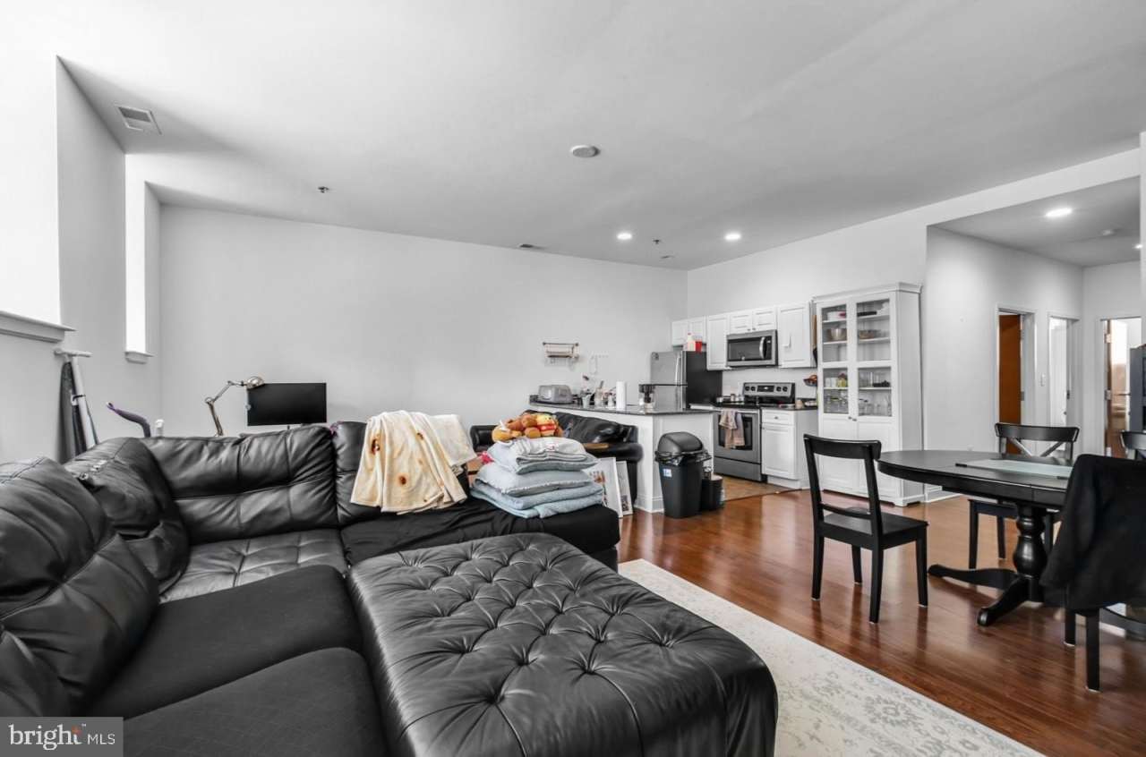 1001 CHESTNUT STREET