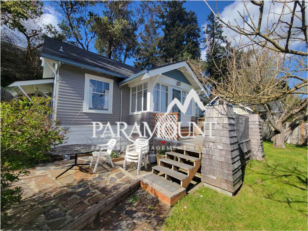 2 Bedroom with a Water View!