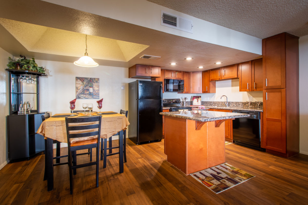 Desert Lakes Apartments