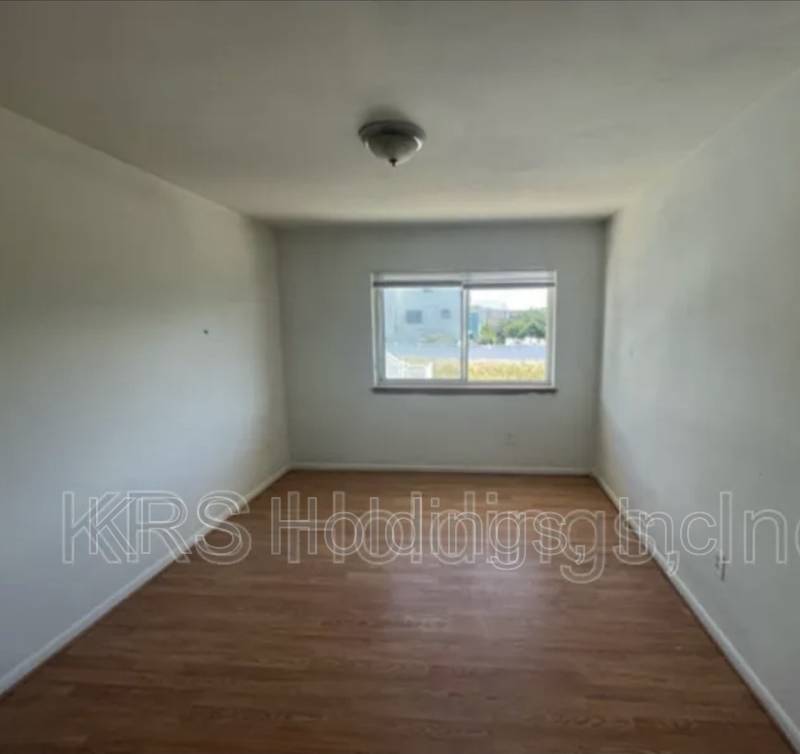 776 W Oceanview Avenue