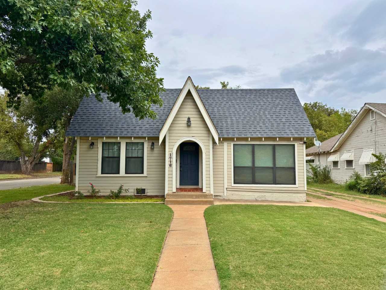 3 Bed 1 Bath Tudor Home In Brook Village