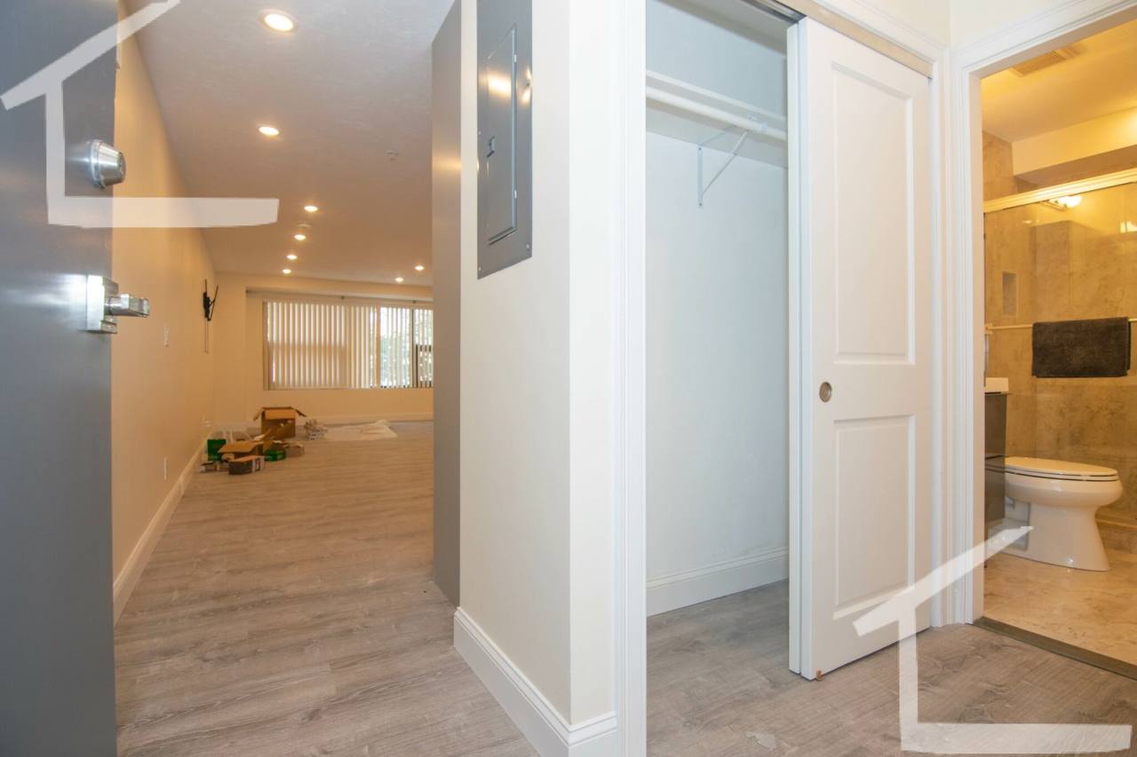 Ncie studio steps from BU