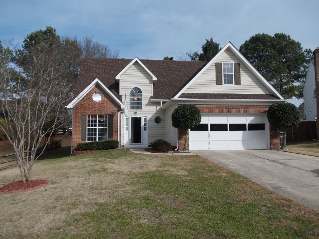 Great 3 Bed + Bonus 2 Story home in Weddington Woods