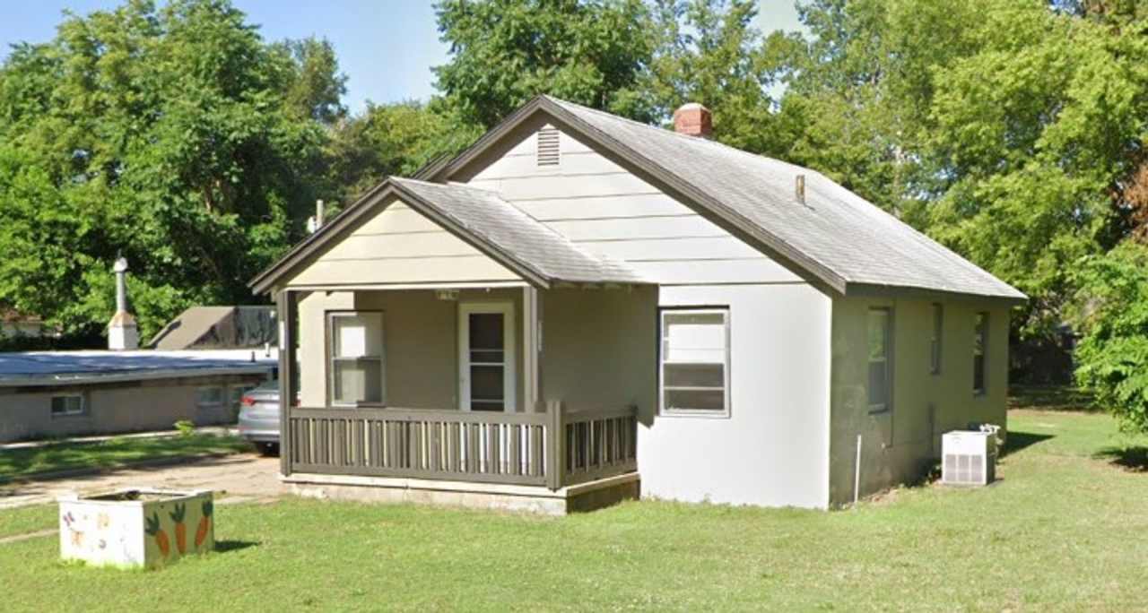 Cute and Cozy 2 Bedroom!