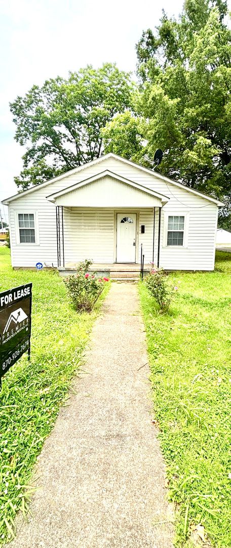 257 N Pine, Trumann-MOVE IN READY!