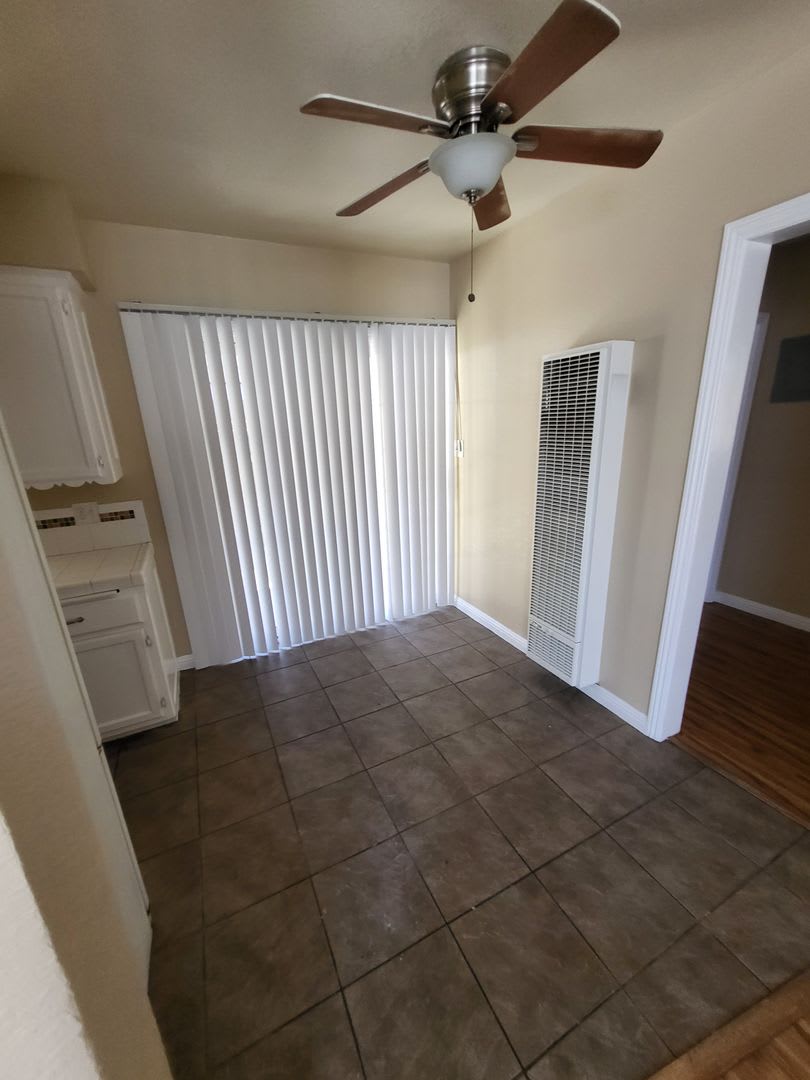 2 Bedroom/1Bath Apartment in Inglewood! Parking included with Patio! $600 off the 1st month of rent OAC