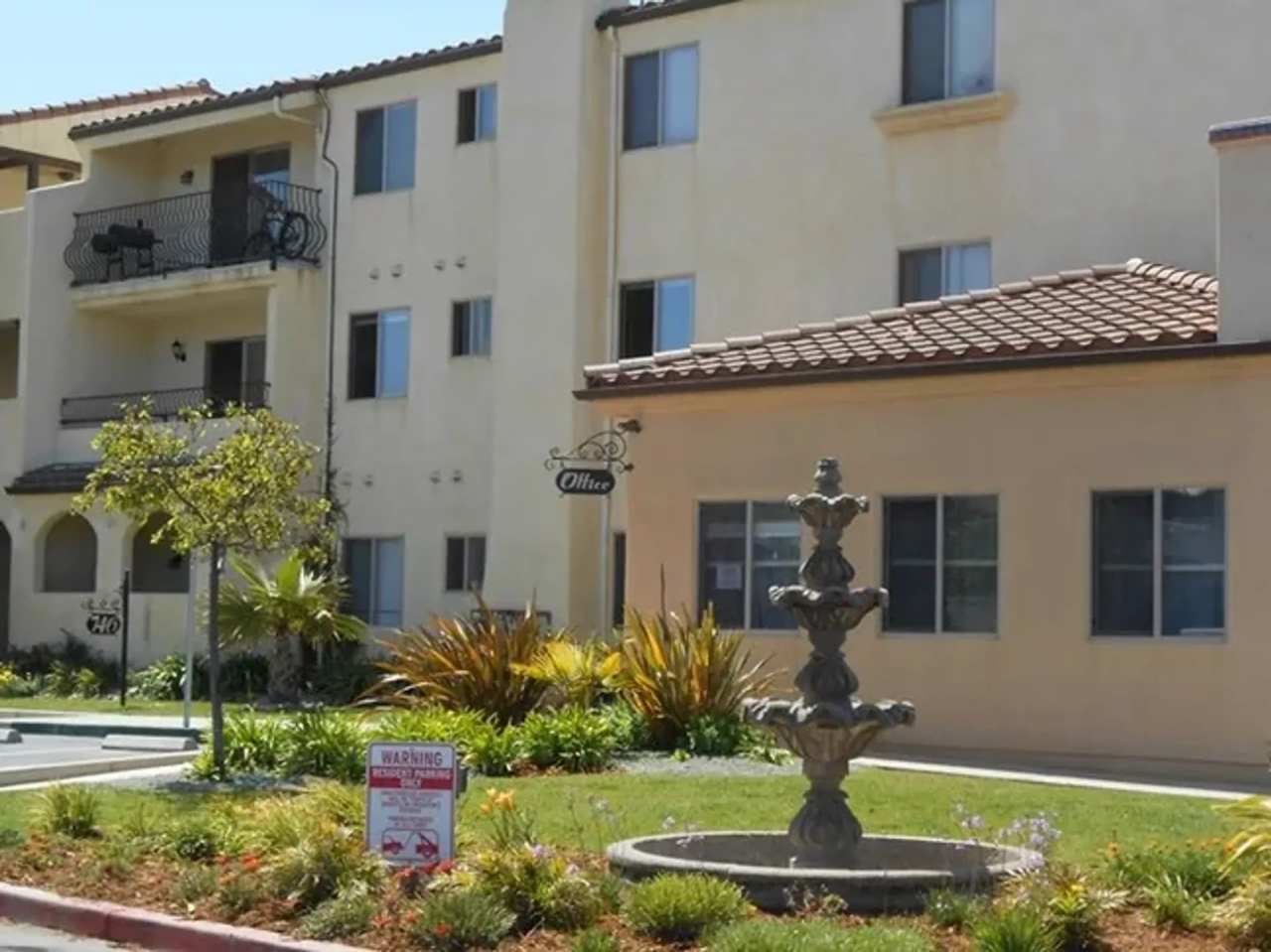 $1000 off one month's rent!!