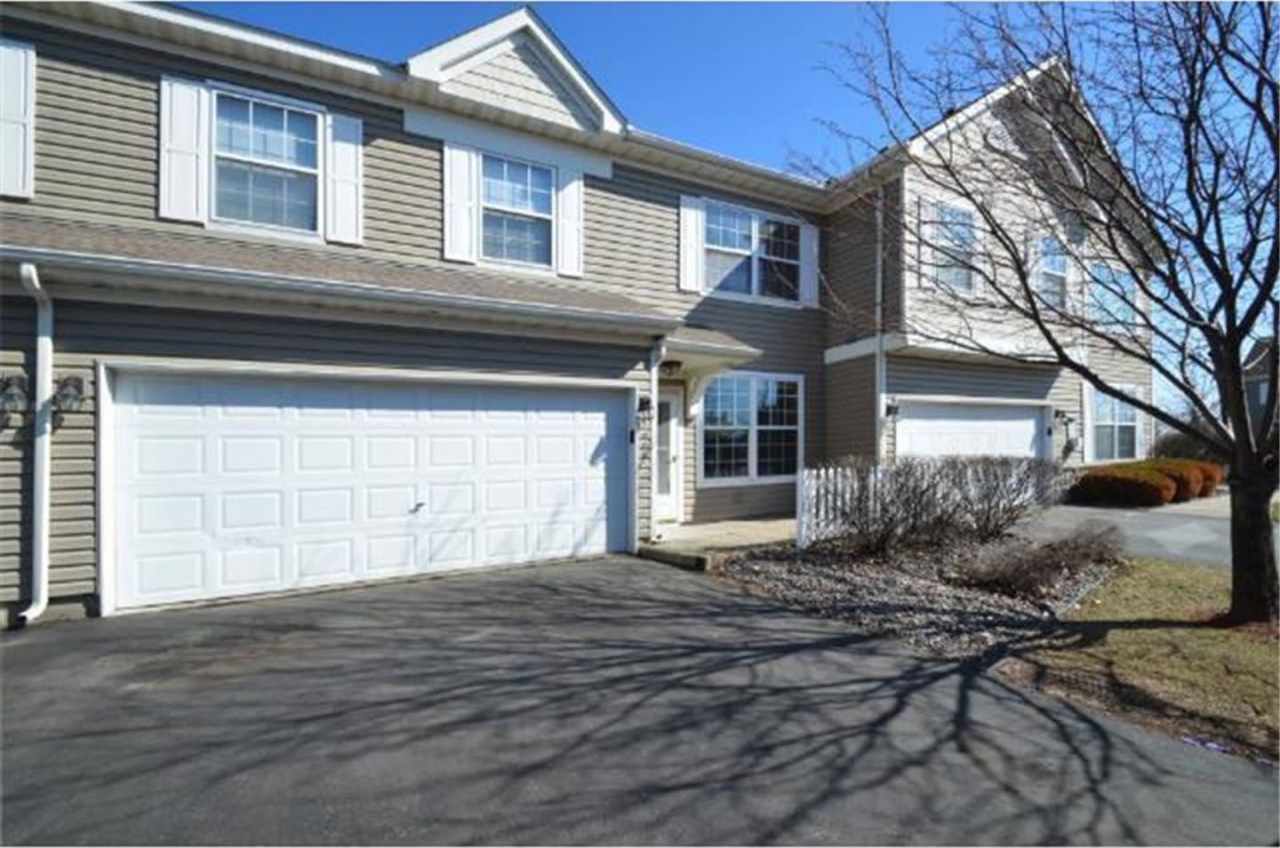 2 bed updated maple grove rental! Don't miss out!!