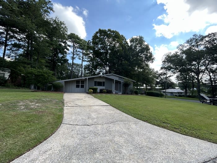 545 Edgecrest Circle