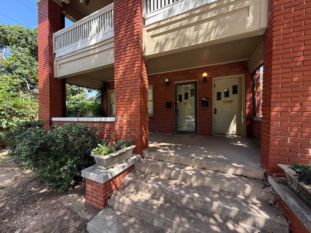 $500 OFF FIRST MONTHS RENT | Charming Historic Duplex – Downstairs Unit in OKC