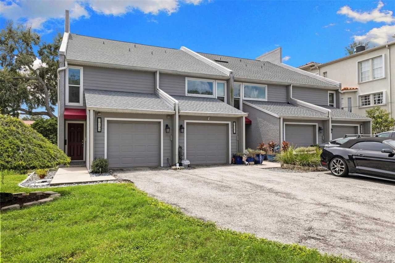 3010 W GROVEWOOD COURT