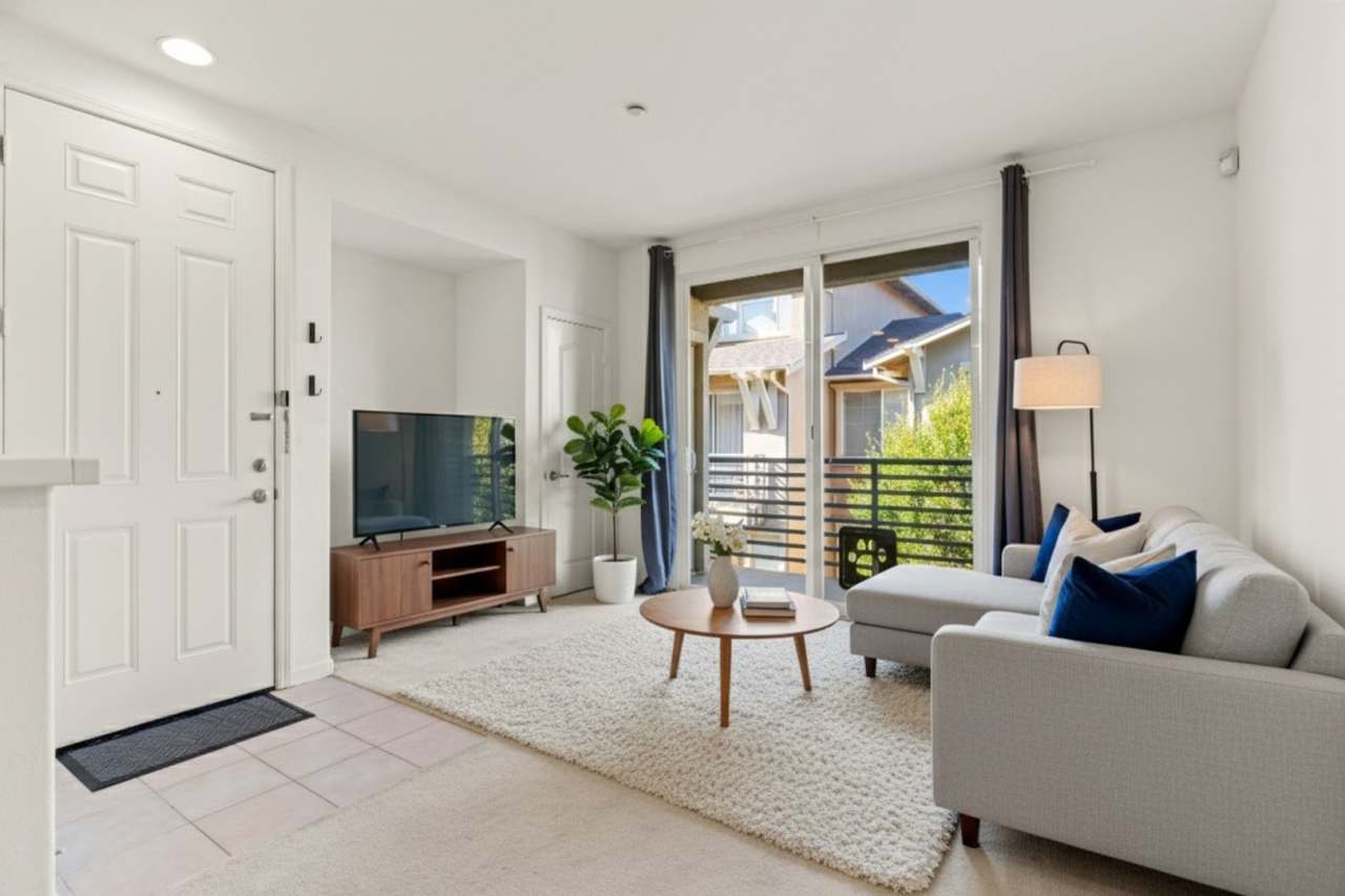 Modern, Private 2 Bed/2 Bath Townhouse with Attached Garage in Oakland!