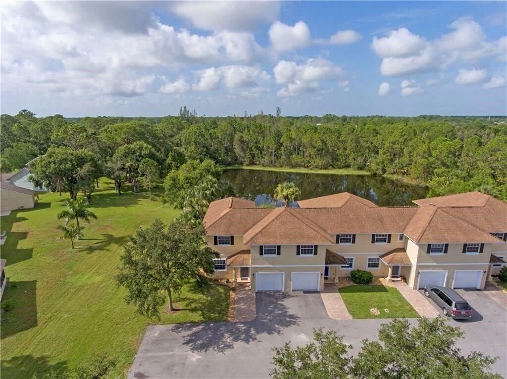 2390 VERO SOUTH CIRCLE 3