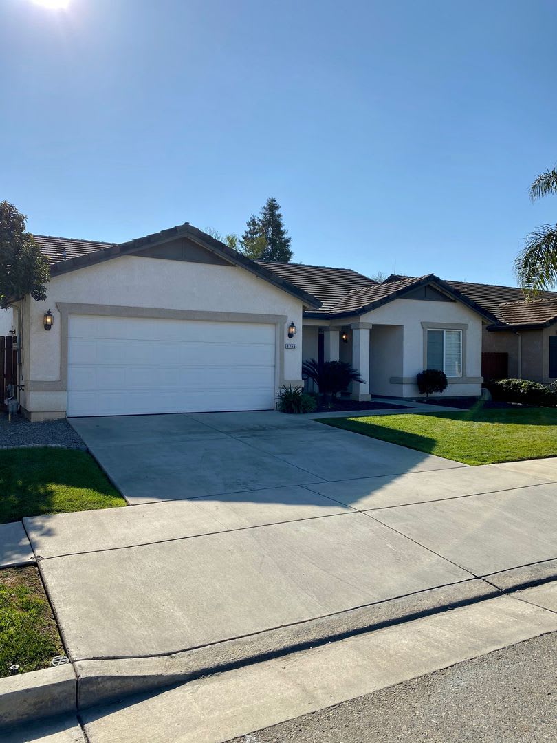 3 bedroom 2 bath SE Tulare