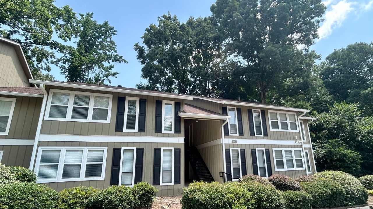 North Atlanta 1 Bed-1 Bath Condo, LVP Hardwoods, Sunroom/Office, Available NOW!