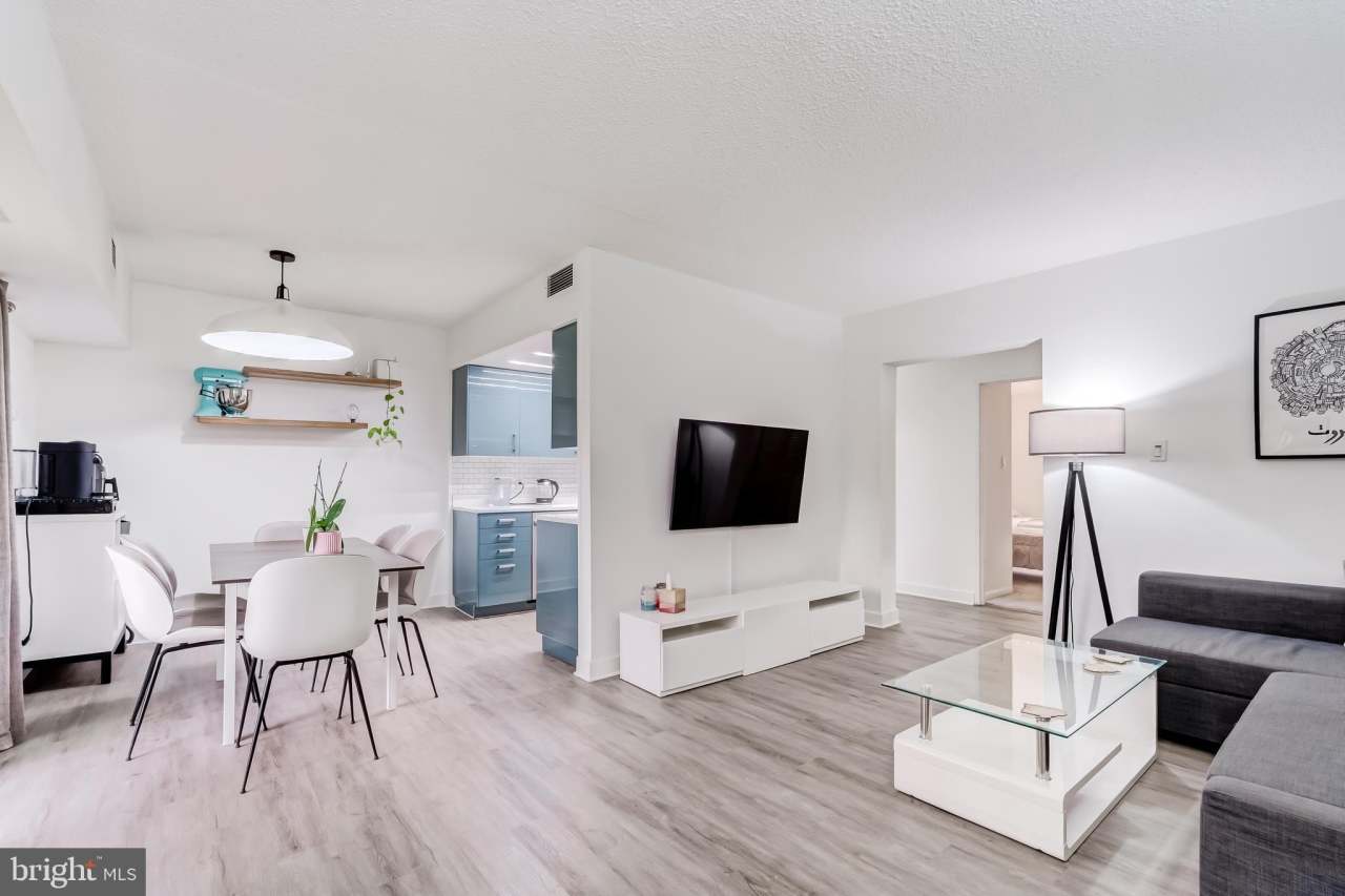 11643 STONEVIEW Square unit: 86/11C