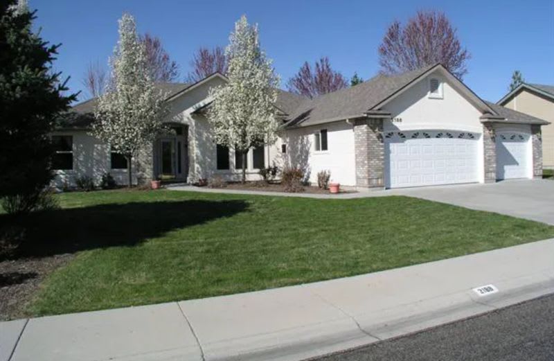 2188 Skokie Drive East