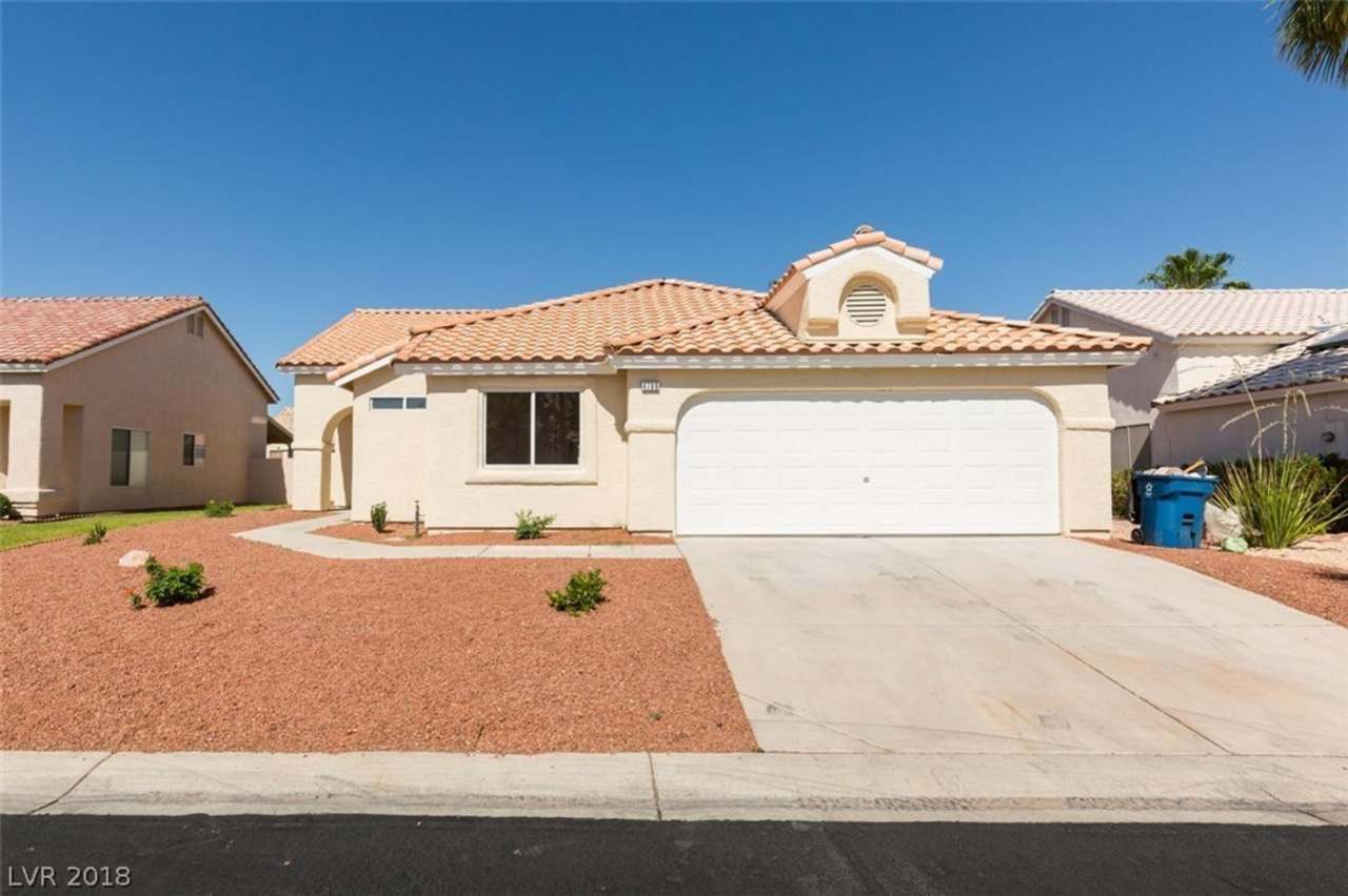 Unique 4 Bedroom 3 Bathroom Single Story Home in Guard Gated Community!!