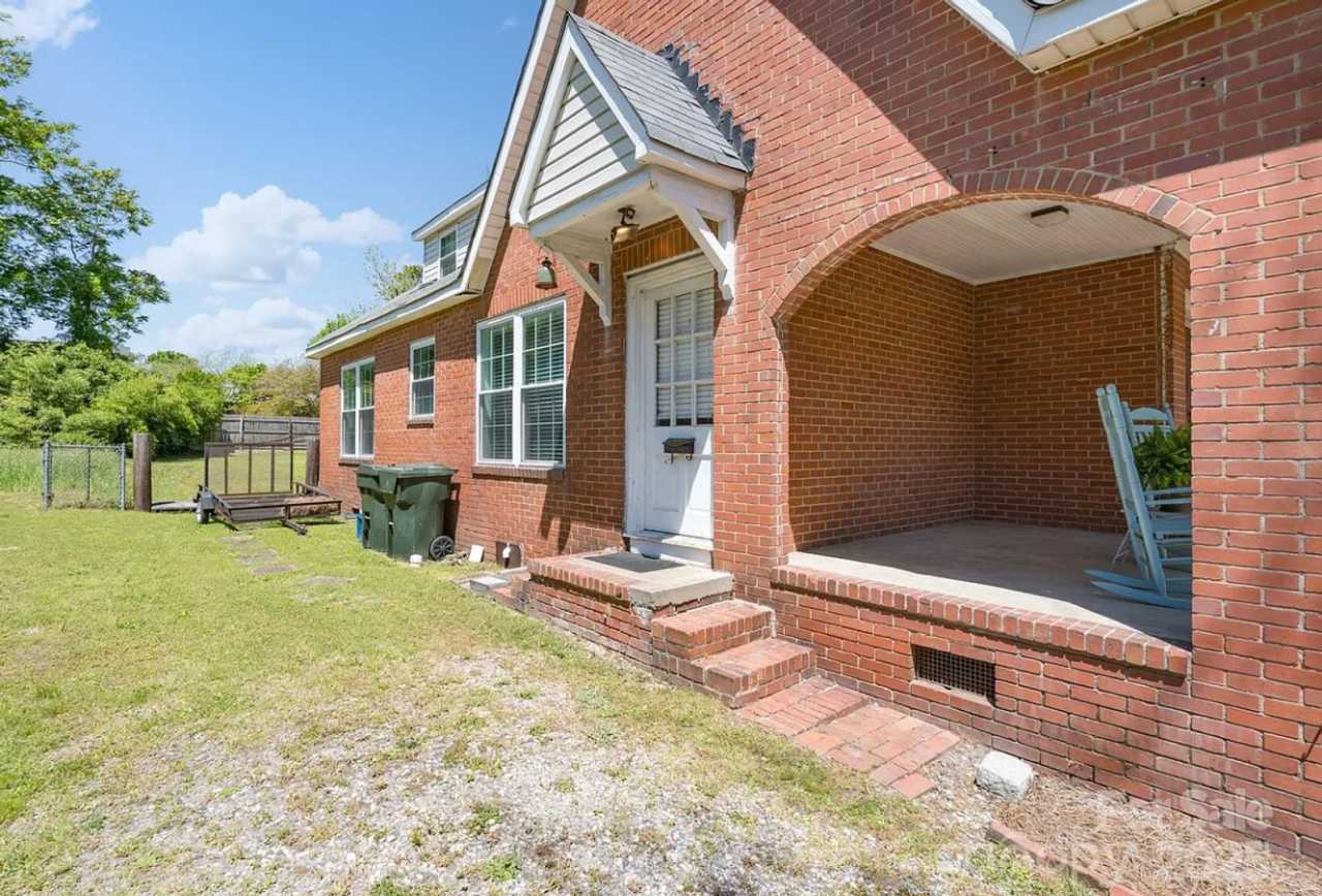 Exclusively Offered by Muse Realty LLC