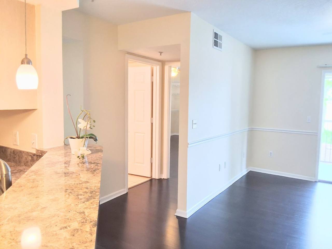Gorgeous Wood Floors 1/1 condo for RENT @The Crest close to UCF