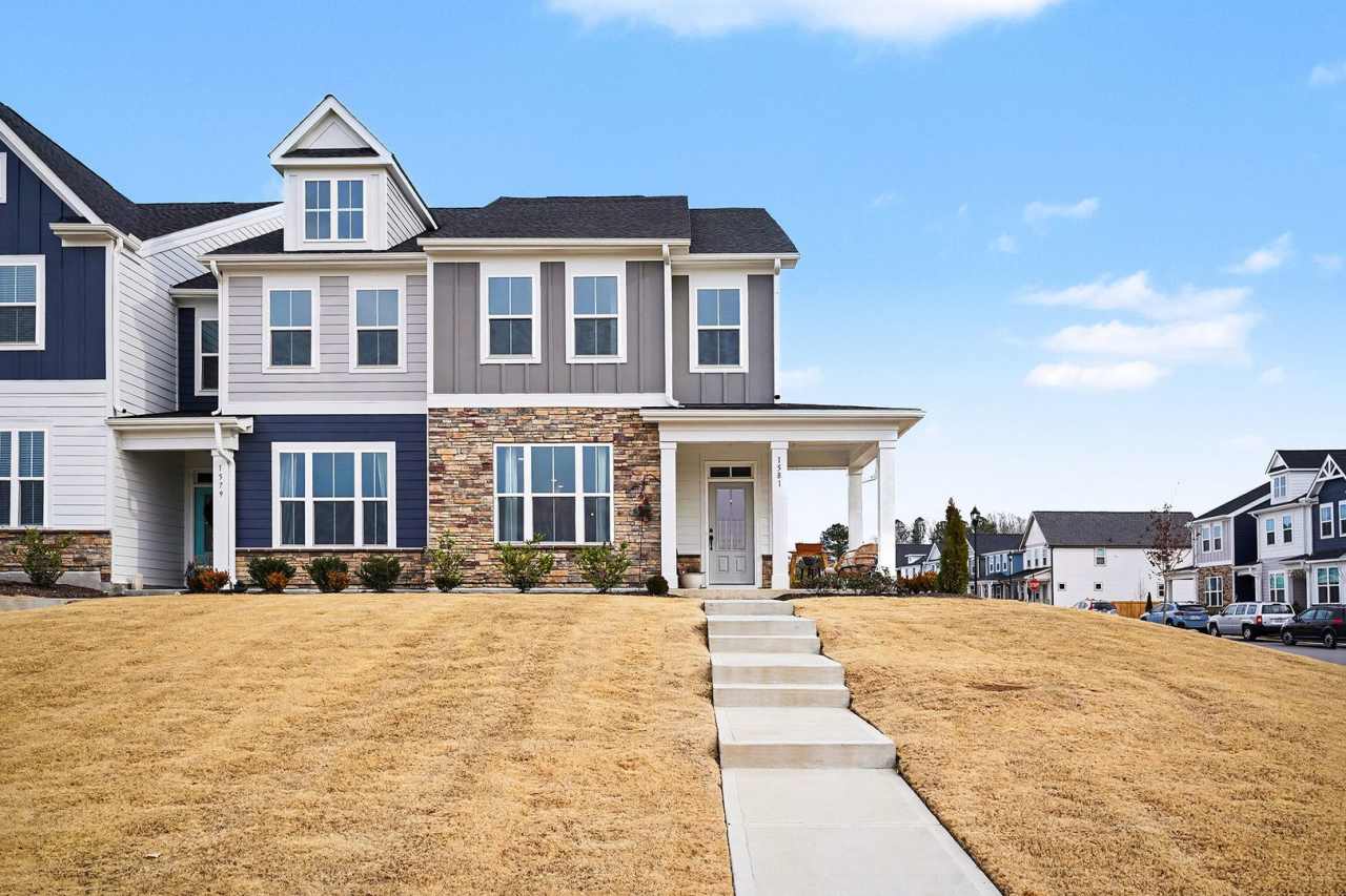 3BR Like-New End-Unit Townhome – Wendell Falls