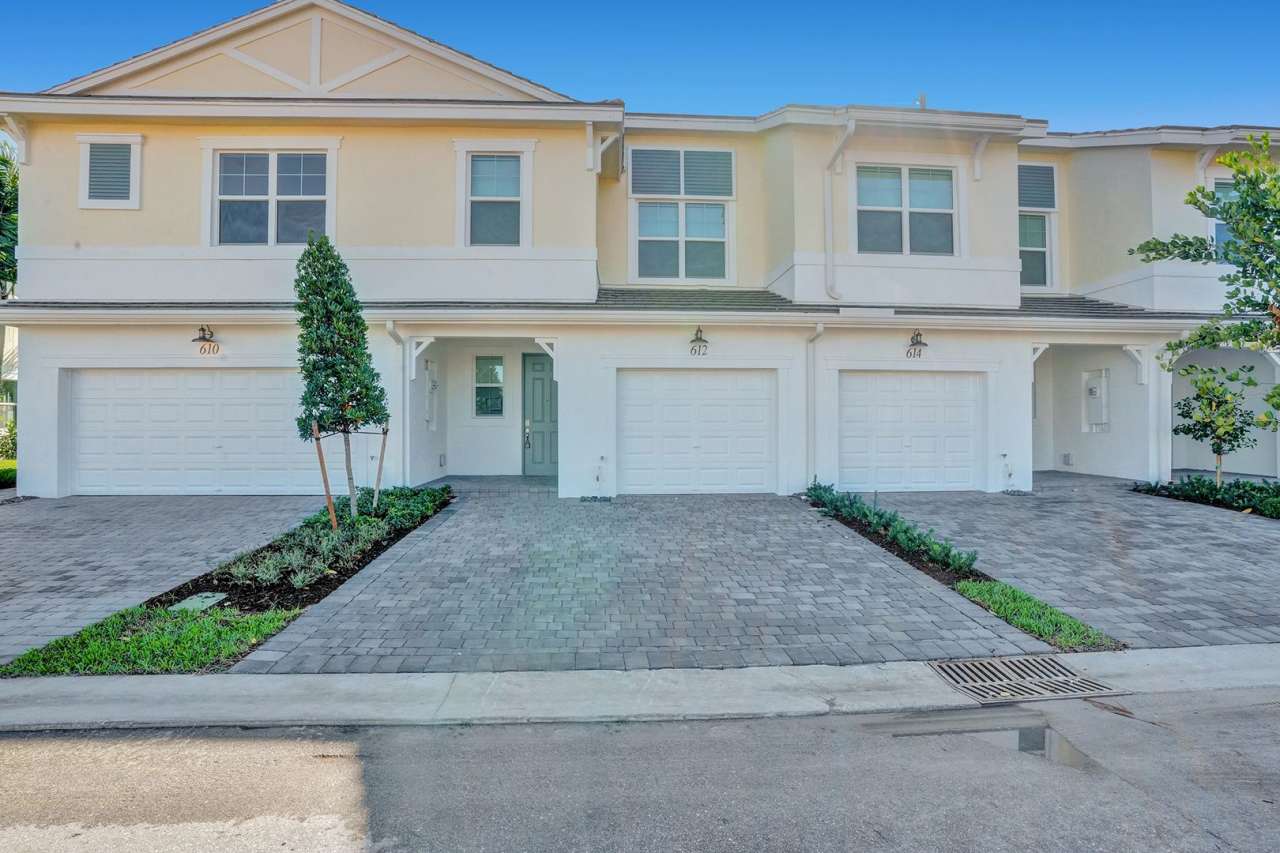 Gorgeous New 3 bedroom 2.5 Townhouse in Deerfield Beach, Sandpiper Pointe (2 Story)