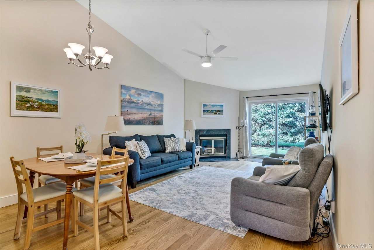 2555 Youngs Avenue 4D