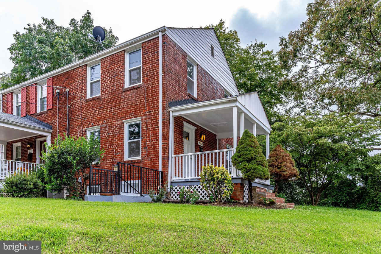 2901 FARMINGTON DRIVE