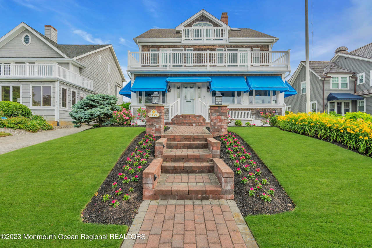 5 New York Boulevard