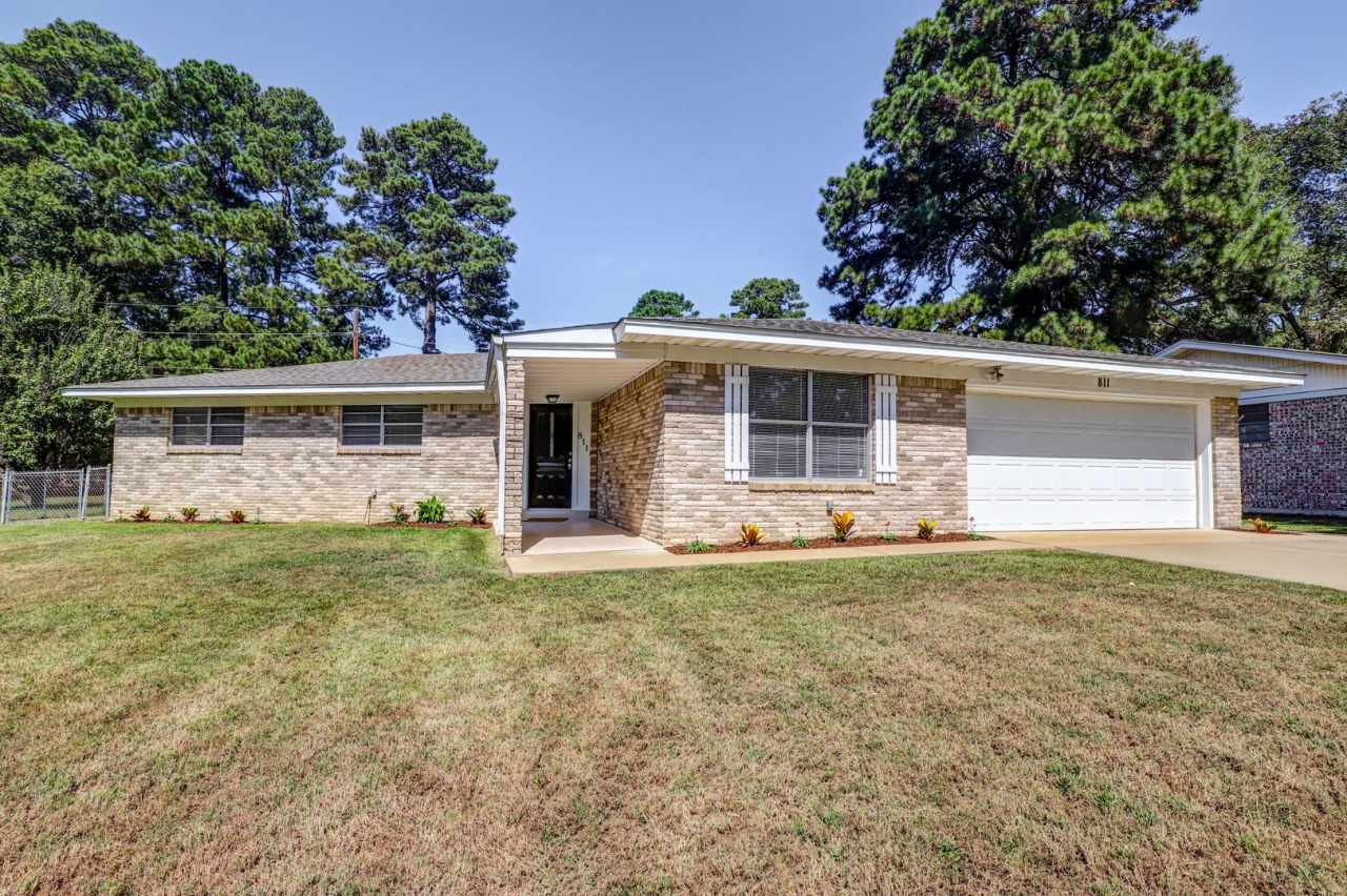 3 Bedroom 2 Bathroom House in Wake Village, TX!