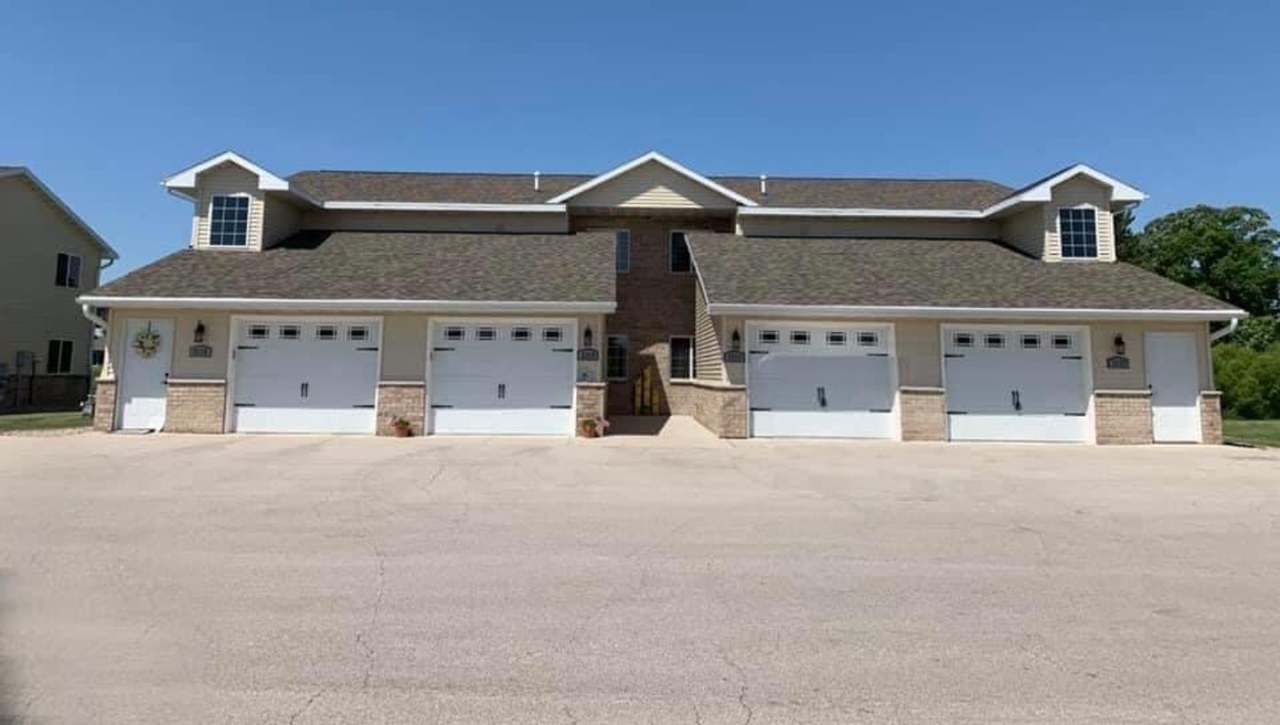 Spacious 2 Bedroom Upper Level Apartment