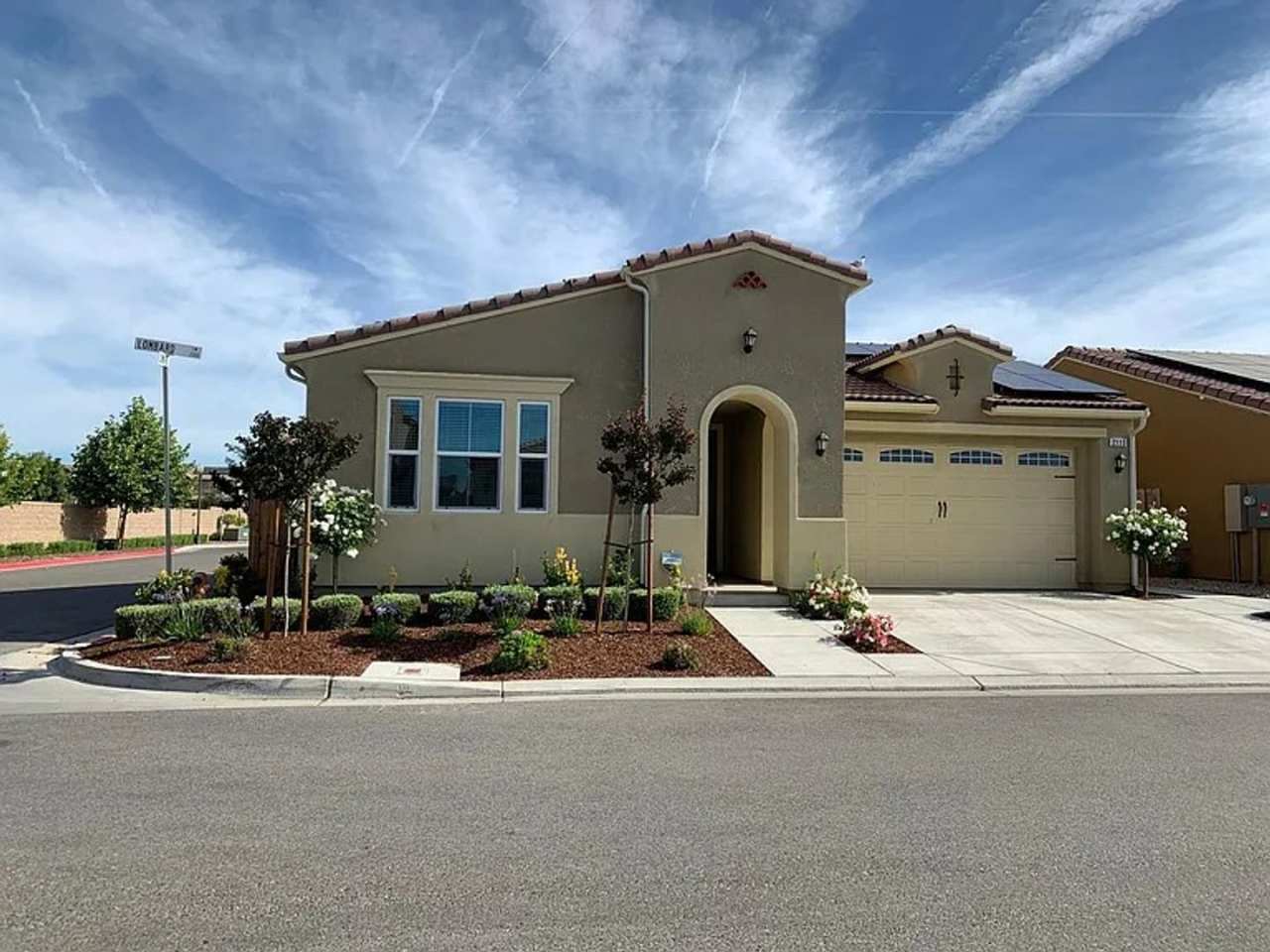 Modern and well appointed home in Clovis, stainless appliances, granite, 18 panel solar system and excellent amenities. Clovis schools. HOA Community.