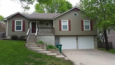 1517 Northeast Auburn Drive