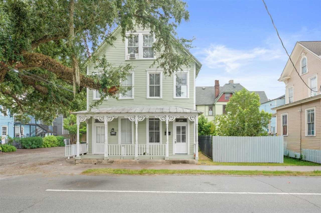 Restored Victorian Duplex | 3BR/2BA in Downtown Savannah Near Forsyth Park | MOVE IN TODAY  ENJOY 2 WEEKS FREE!!!