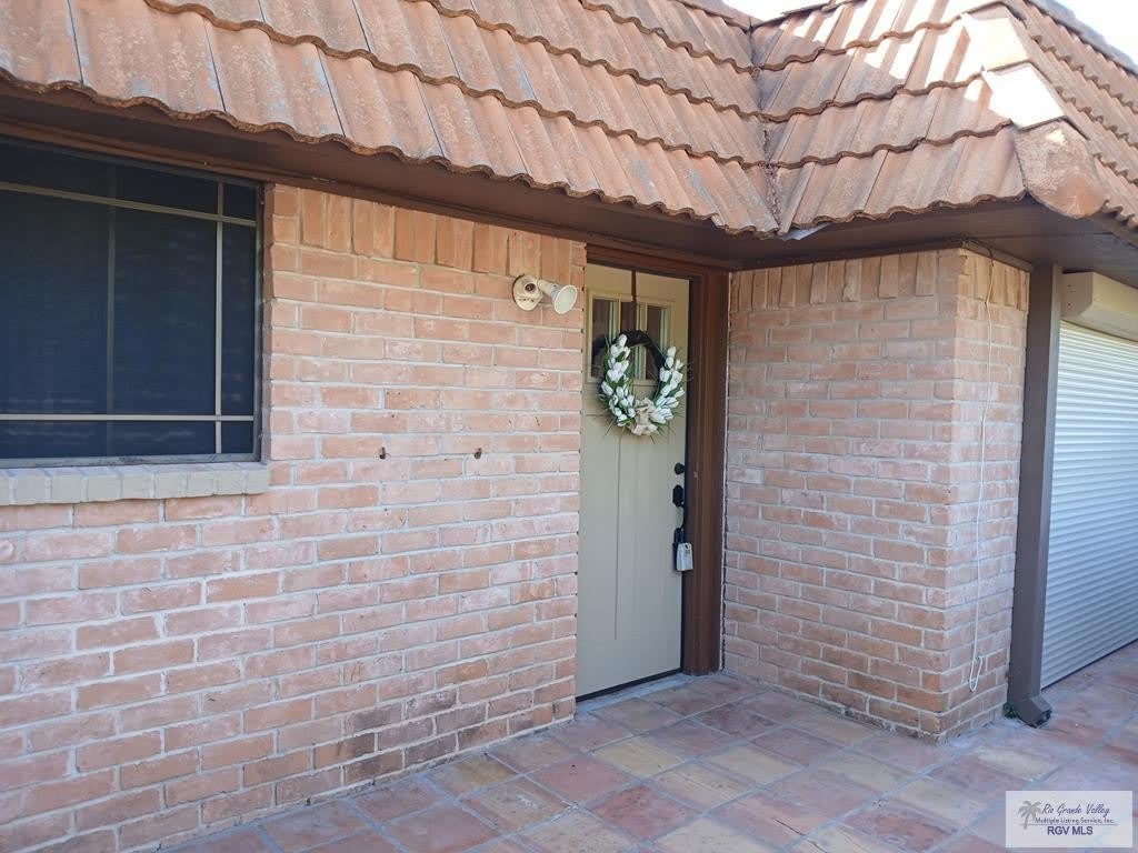 1400 PALM VALLEY DR W