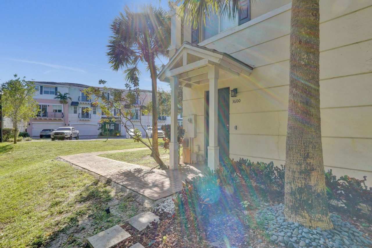 3600 NW 5TH TER BOCA RATON, FL 33431