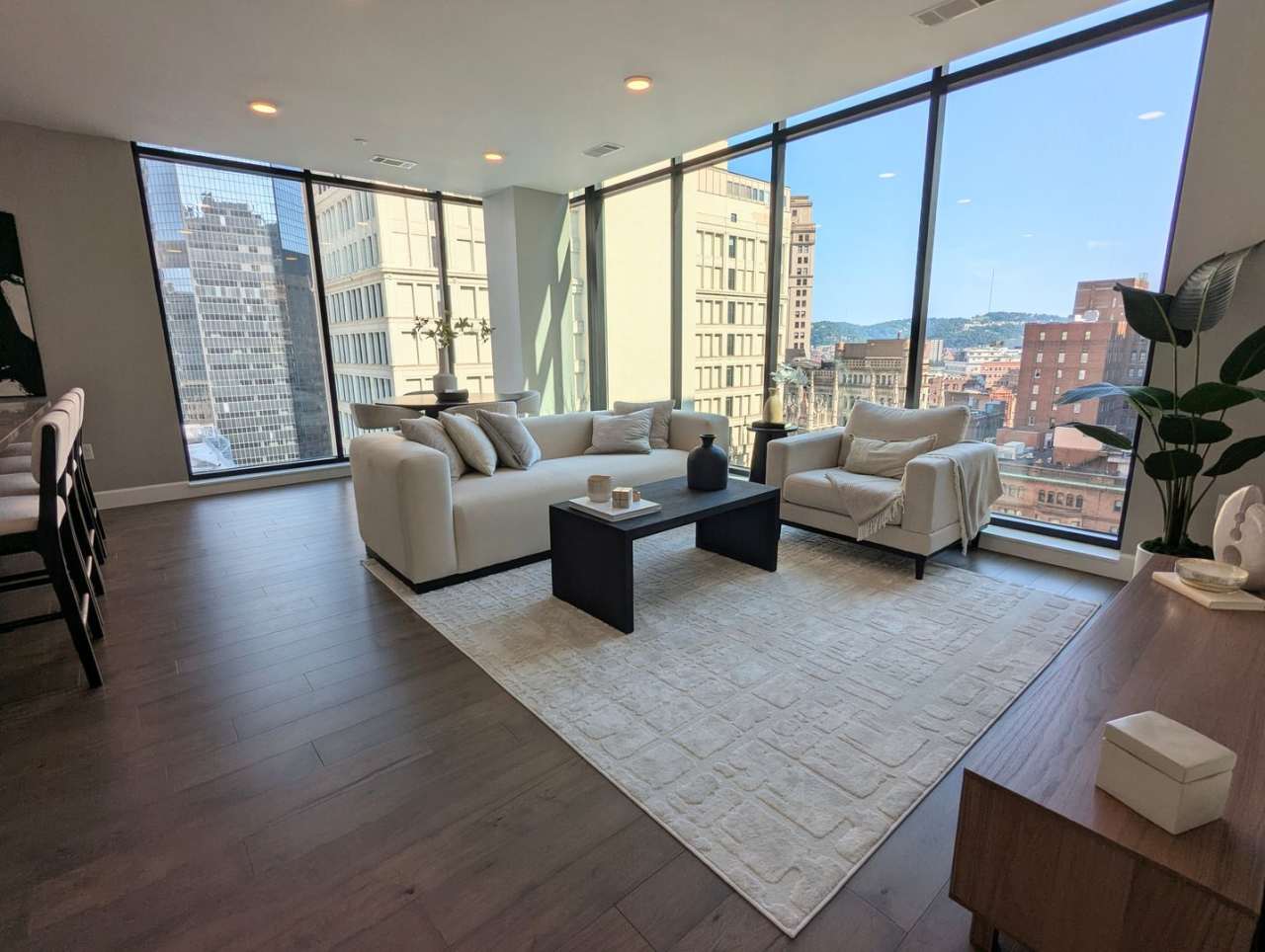 Gorgeous 2 Bedroom 2 Bathroom Downtown Condo with Epic Views and Free Parking