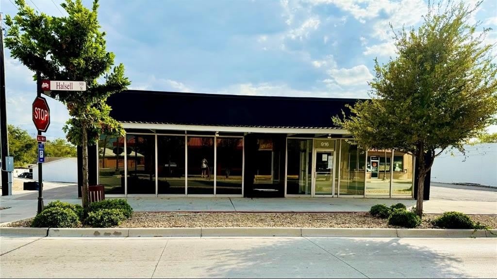 916 Halsell Street