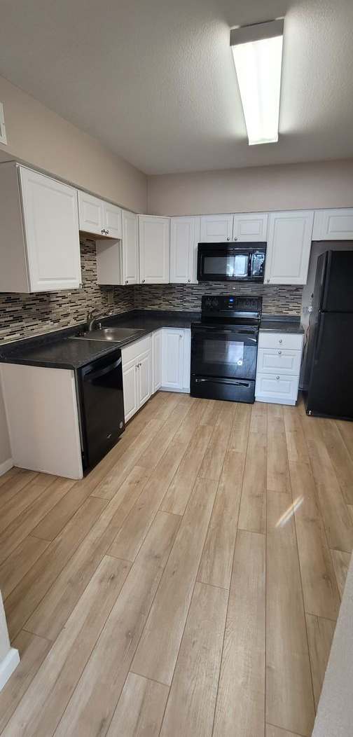 $1265 | 1BR/1BA | Cute Condo in a Fourplex near Memorial Park in Colorado Springs