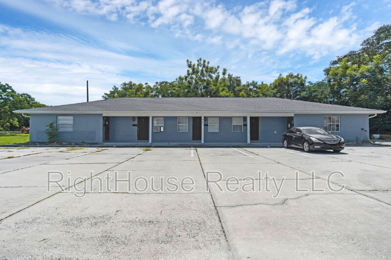 907 Center Ave