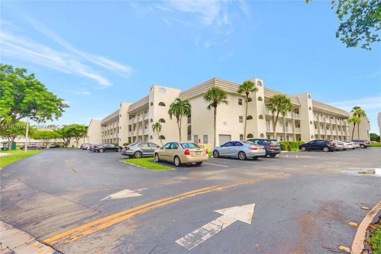 8350 Sunrise Lakes Blvd