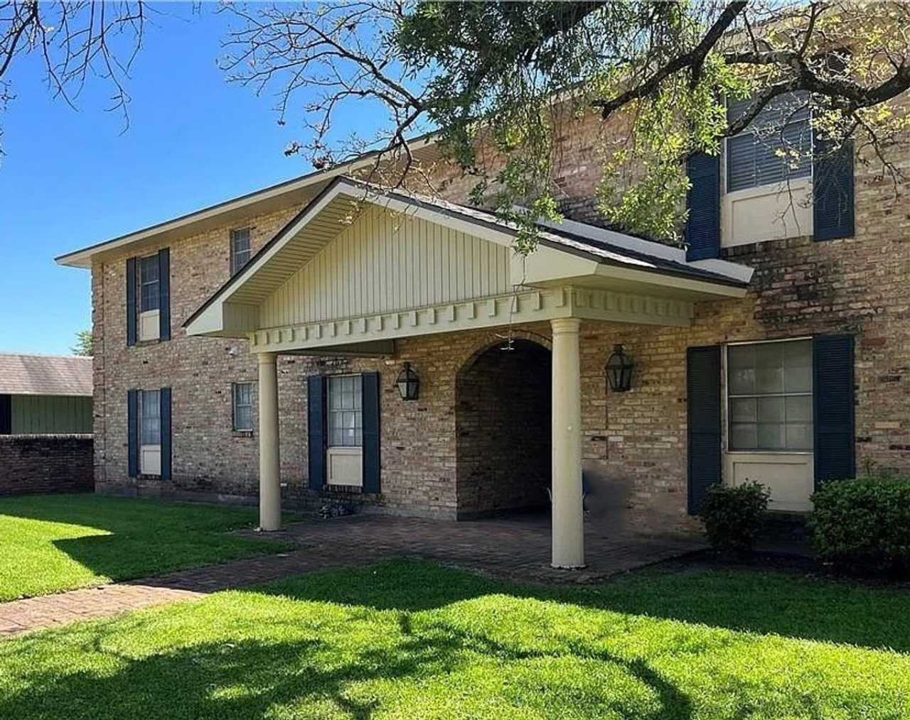 New Listing in a great location