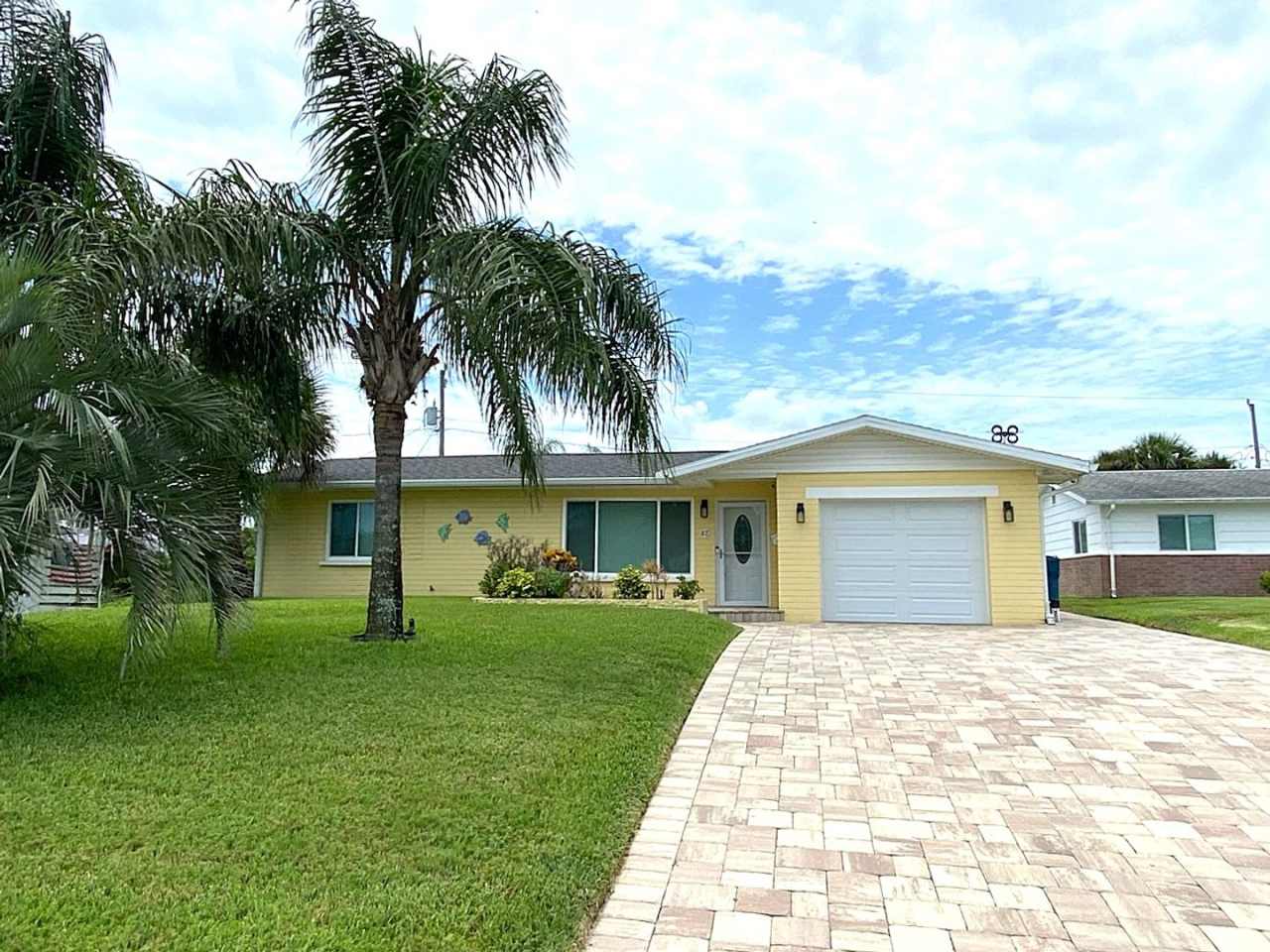 Beachside 2 Bedroom Cottage in Ormond Beach!