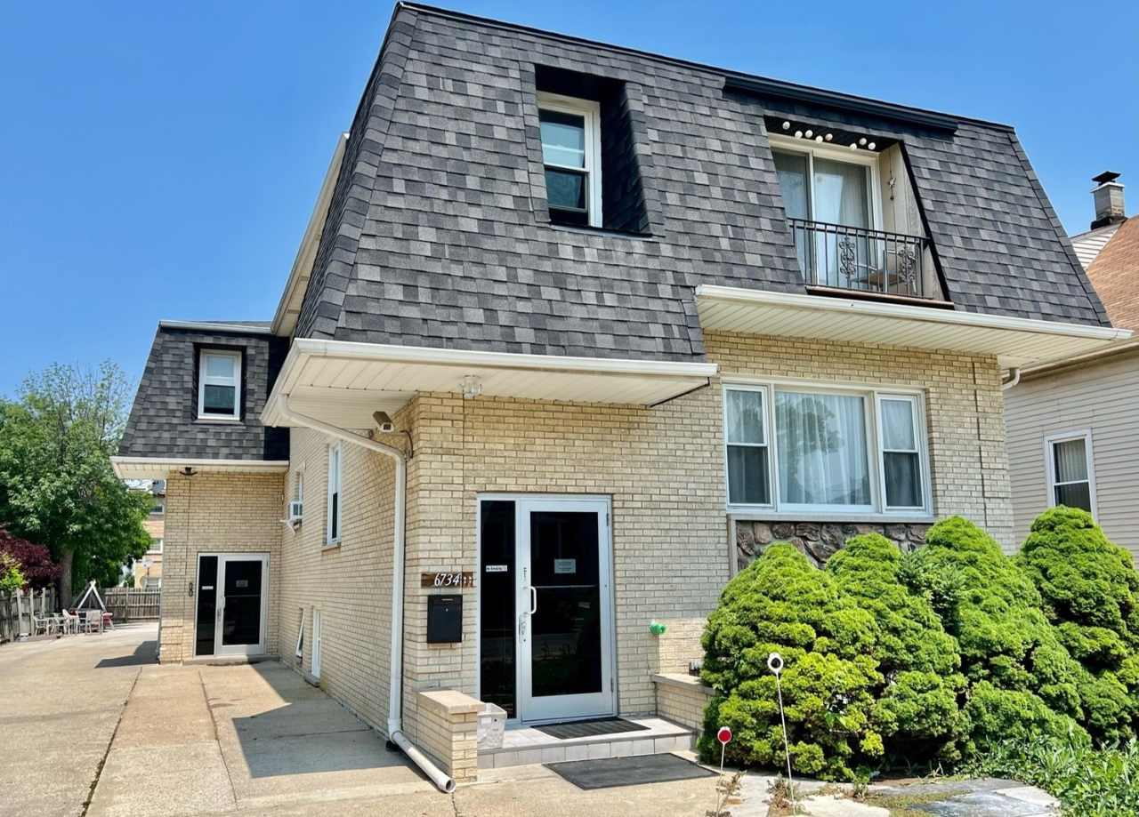 6734 W Dakin Street